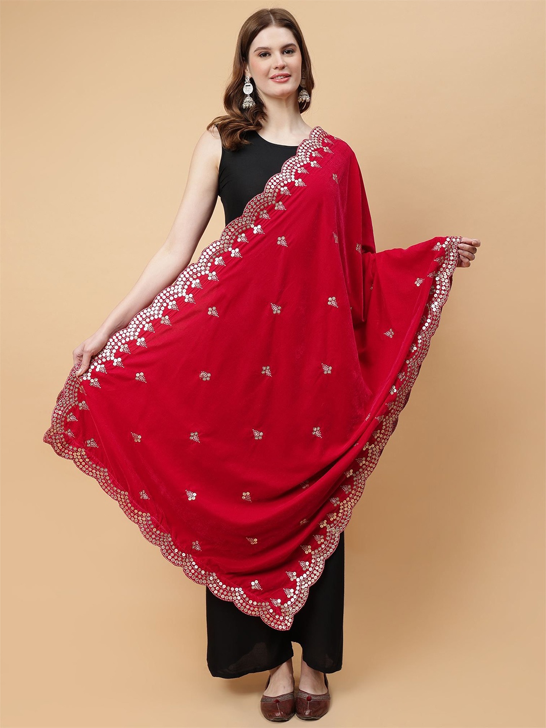 

Moda Chales Floral Embroidered Velvet Dupatta With Sequinned, Magenta