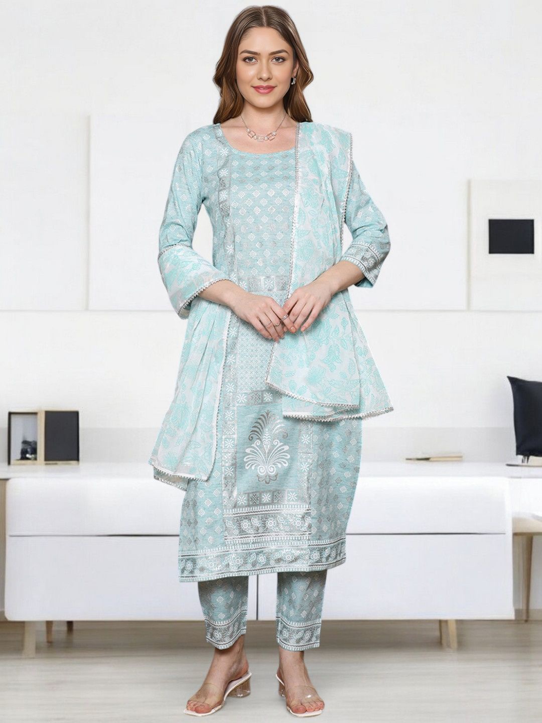 

Jeff co-op Floral Printed Round Neck Straight Kurta With Trousers & Dupatta, Blue