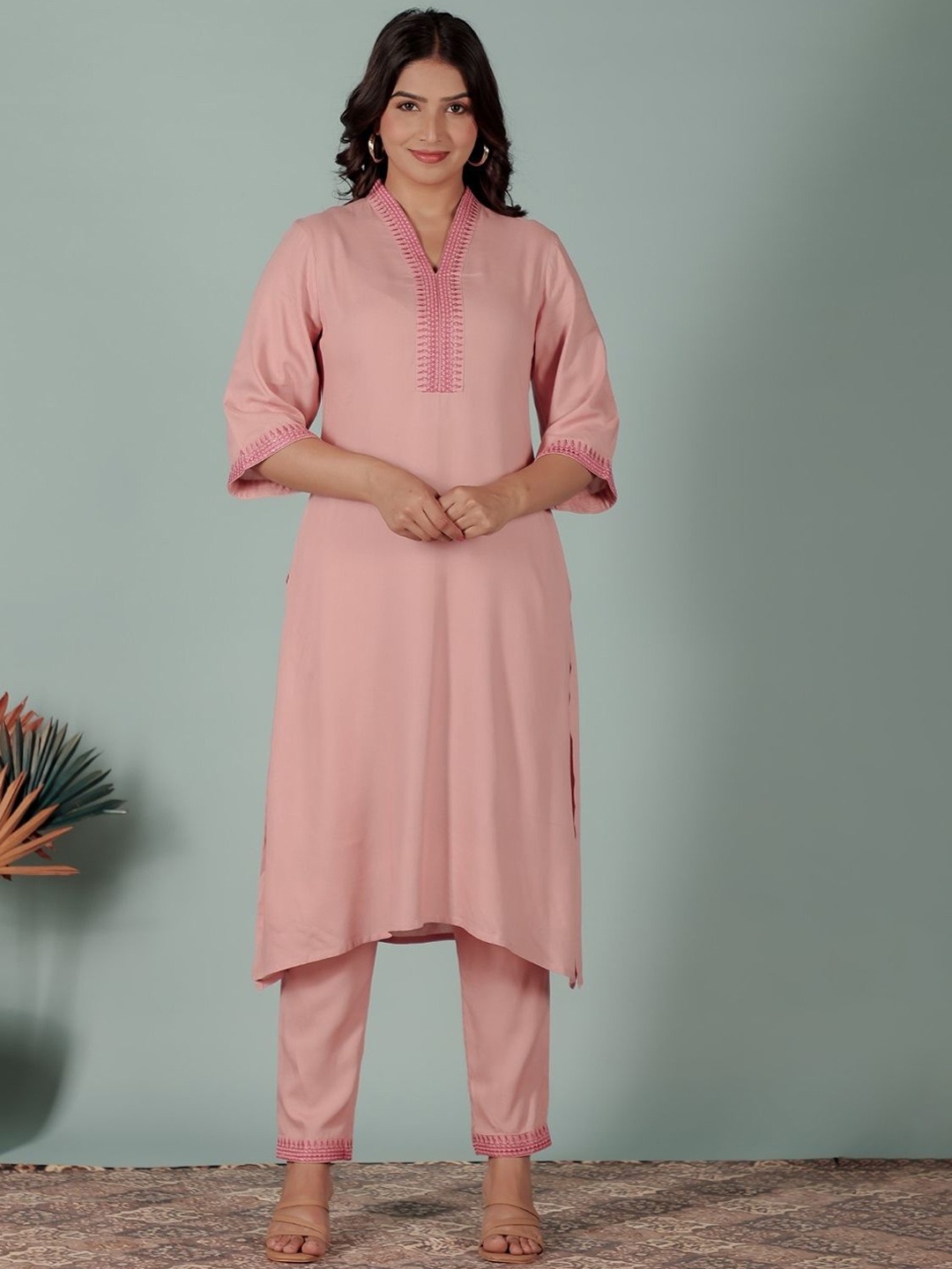 

Aramya Floral Embroidered V-Neck A-Line Kurta With Trousers, Pink