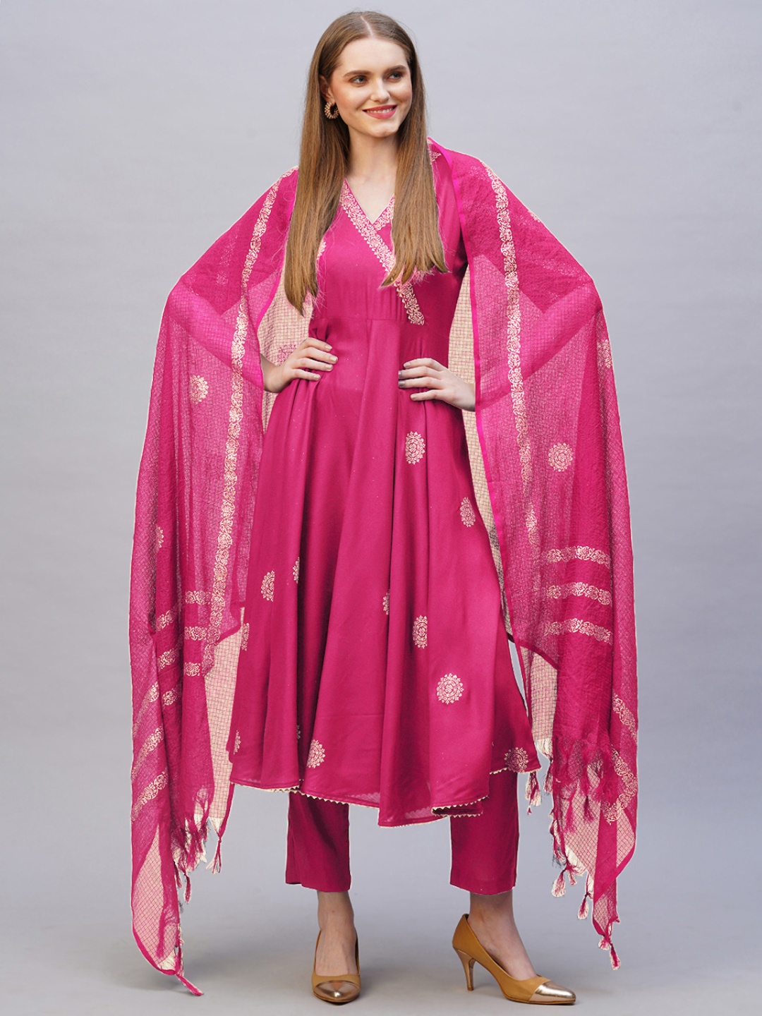 

DIVASTRI Ethnic Motifs Printed Gotta Patti Work Angarakha Kurta With Trousers & Dupatta, Pink