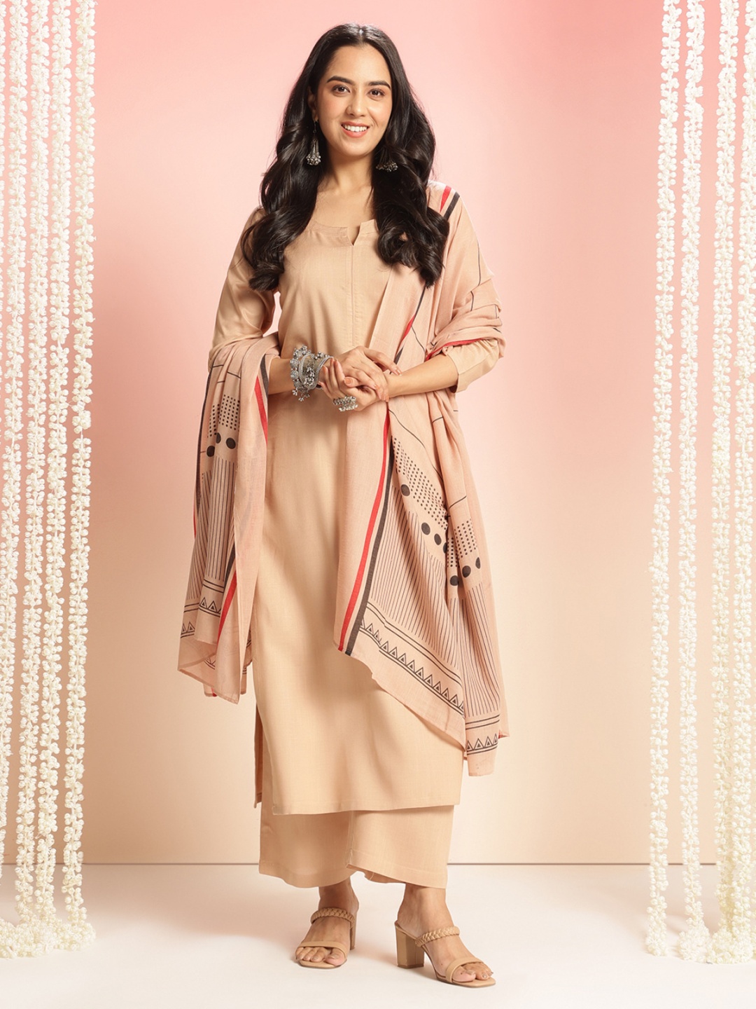 

DIVASTRI Notch Neck Straight Kurta With Palazzos & Dupatta, Beige