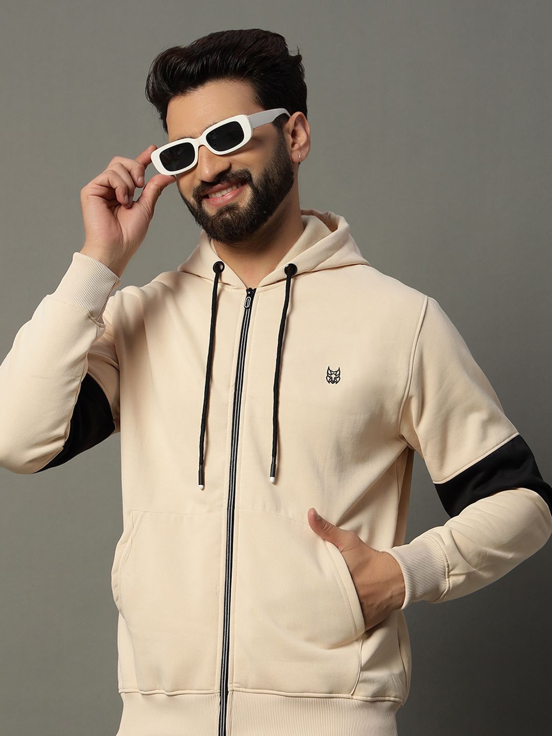

STELVIN Men Colourblocked Sweatshirt, Beige