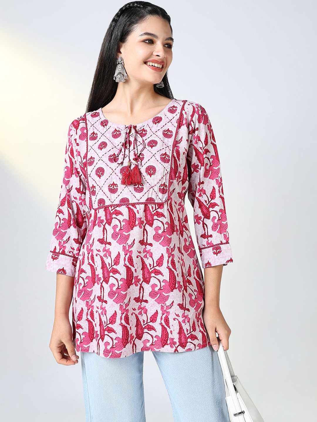 

SHOWOFF Floral Printed Sequinned Sequinned Kurti, Pink
