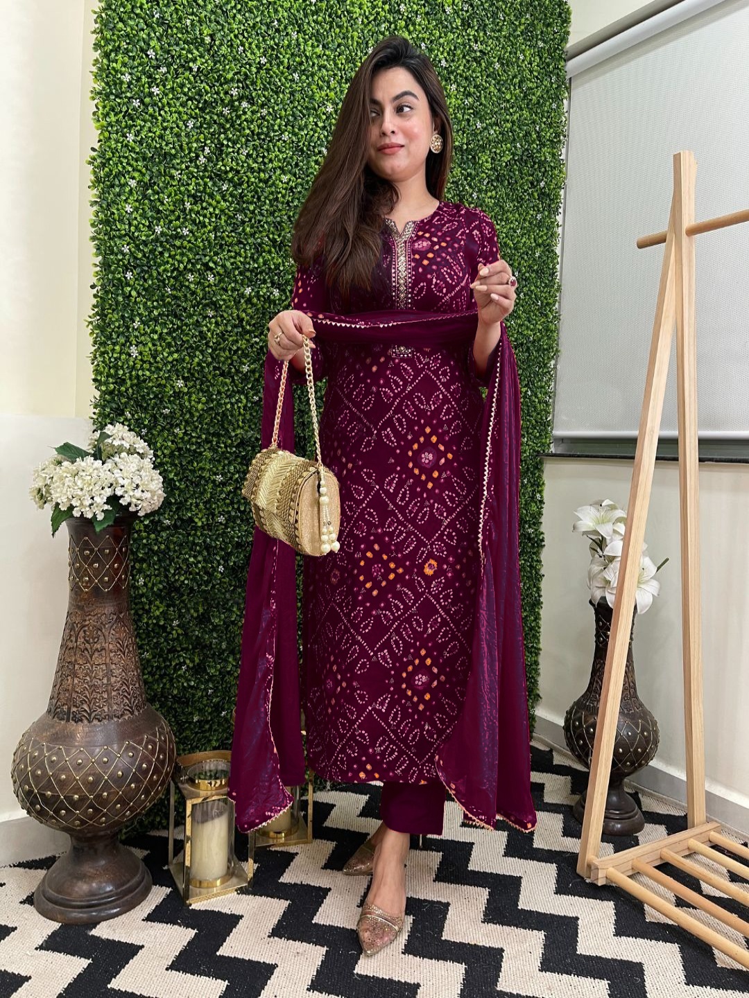 

DIVASTRI Bandhani Printed Notch Neck Straight Kurta With Trousers And Dupatta, Magenta