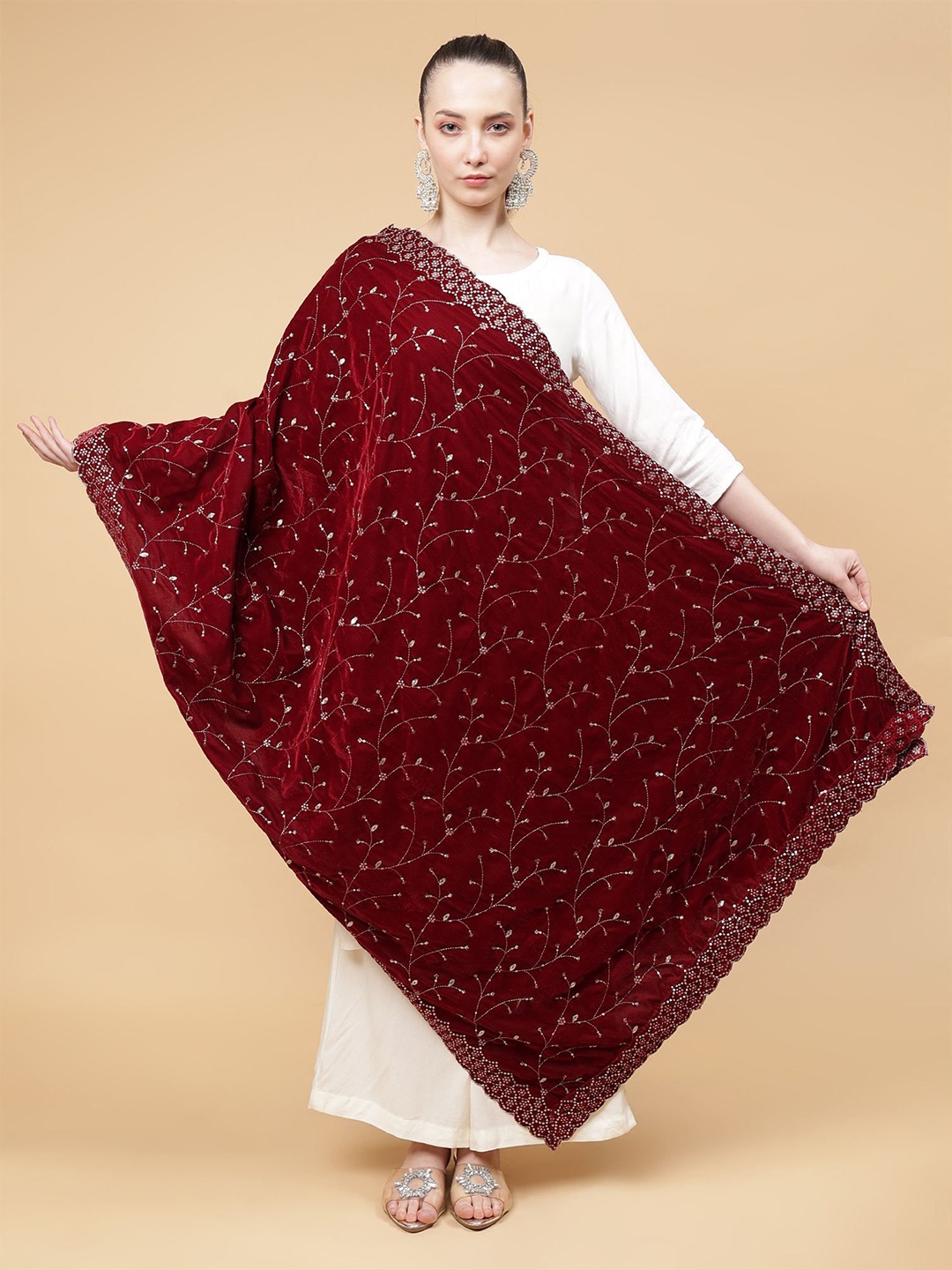 

Moda Chales Floral Embroidered Velvet Dupatta With Sequinned, Maroon