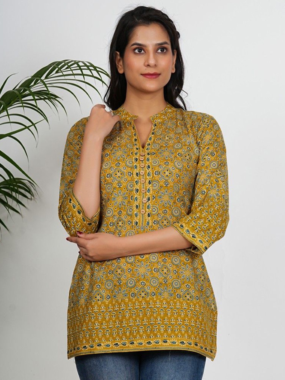 

Vbuyz Women Geometric Print Mandarin Collar Cotton Longline Top, Green