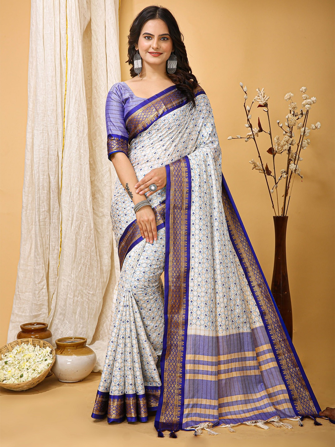 

KAYOMMI Zari Pure Cotton Banarasi Saree, White