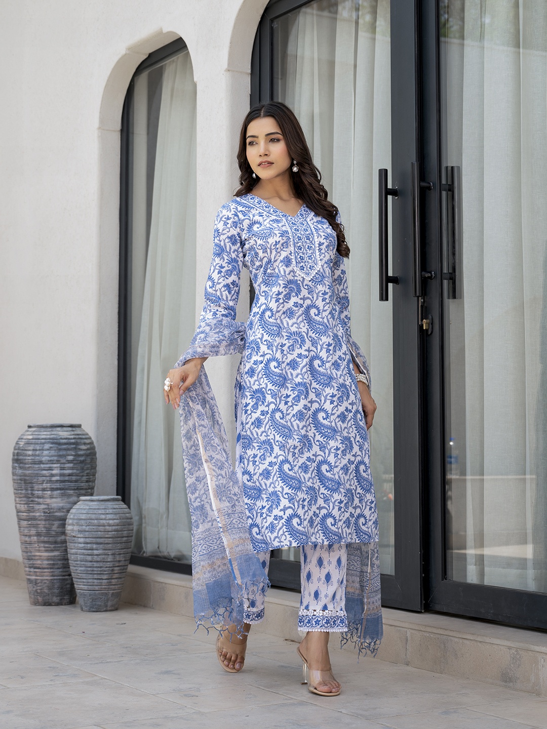 

Chandbaali Women Floral Printed Regular Pure Cotton Kurta with Trousers & With Dupatta, Blue