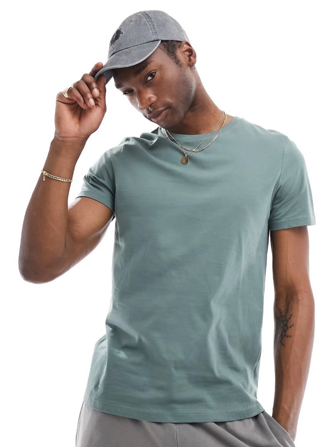 

Aux India Company Men Solid Round Neck Pure Cotton T-shirt, Green