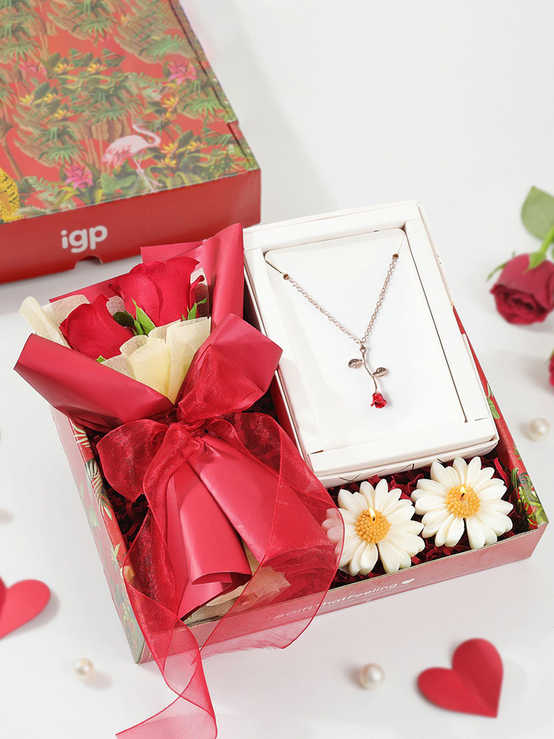

IGP 2Pcs Red Roses Bouquet With Candles & Necklace