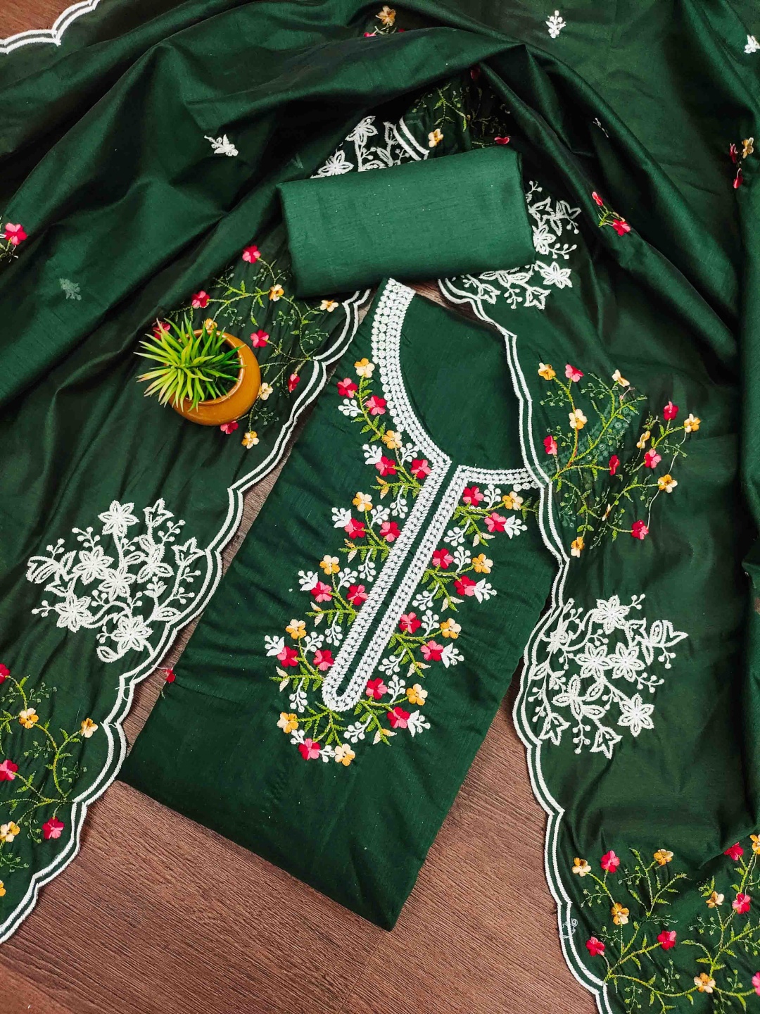 

KIMISHA Floral Embroidered Unstitched Dress Material, Green