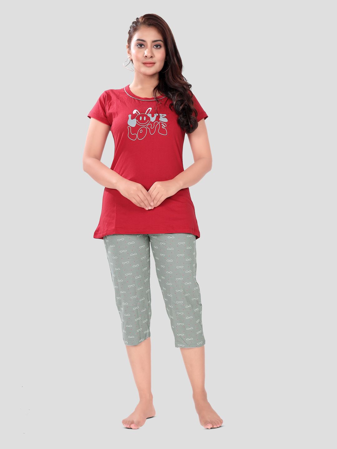

SWEET MOON Typography Printed T-Shirt With Capri Night Suit, Maroon