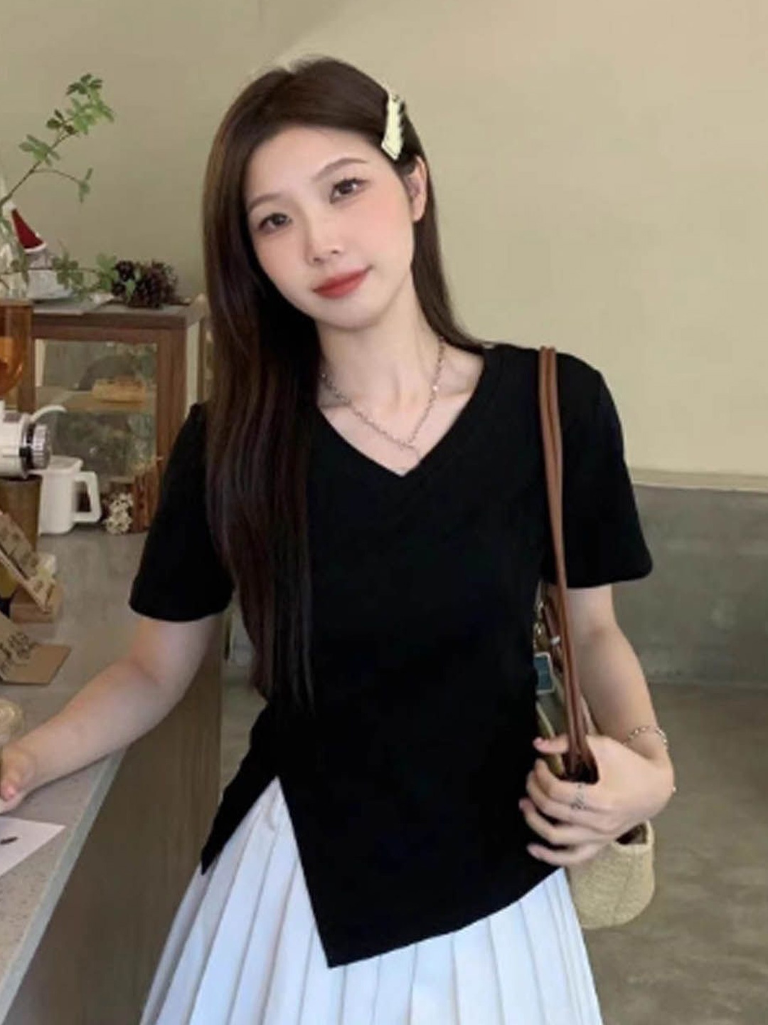 

StyleCast Women V-Neck Short Sleeves Top, Black
