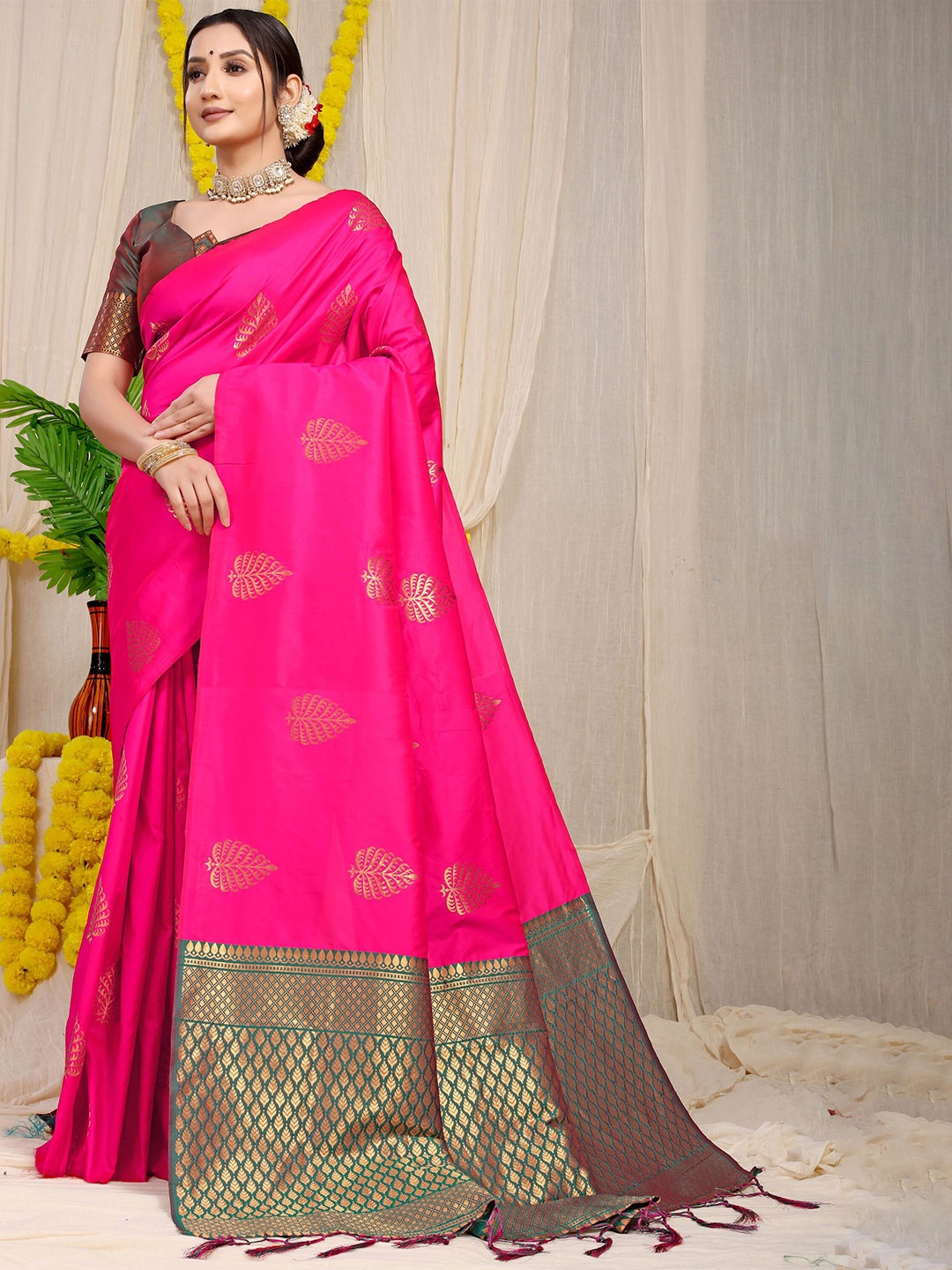 

amirat Woven Design Zari Pure Silk Banarasi Saree, Pink