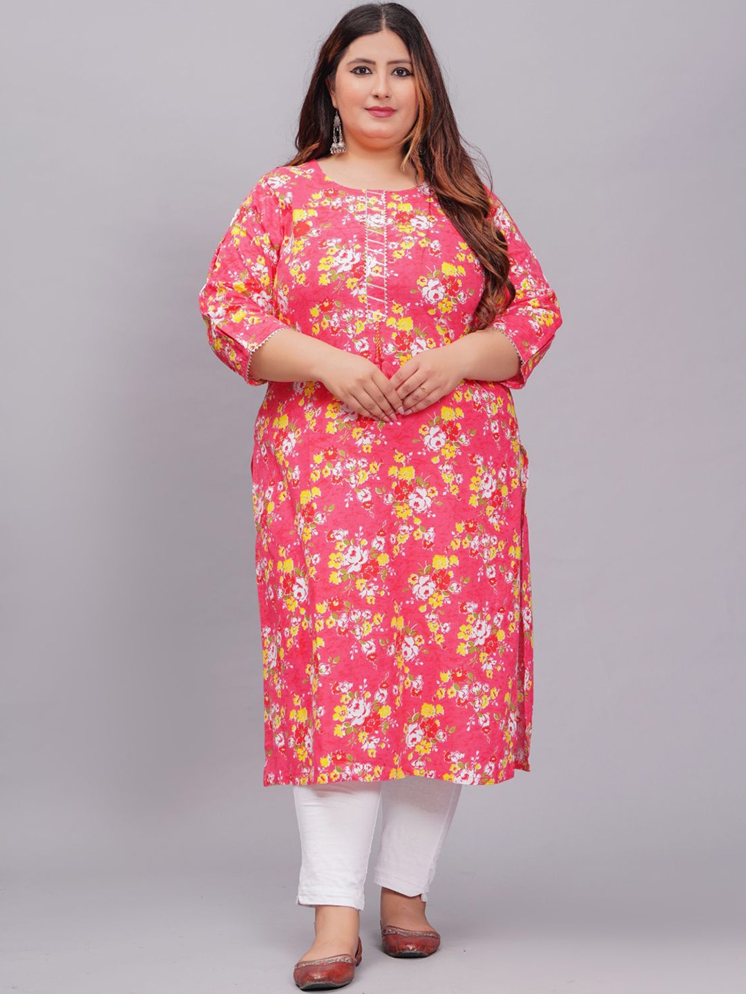 

HIGHLIGHT FASHION EXPORT Floral Printed Gotta Patti Pure Cotton Straight Kurta, Red