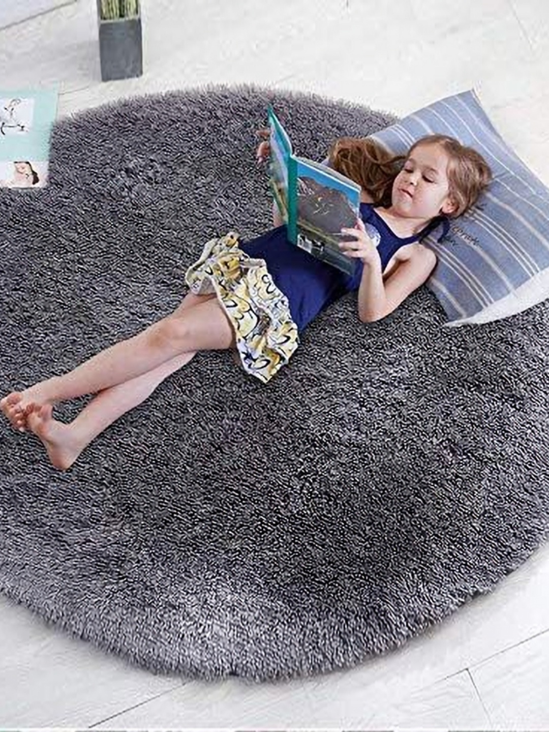 

Banchmark Home Furnishings Grey Shaggy Fluffy Round Carpet