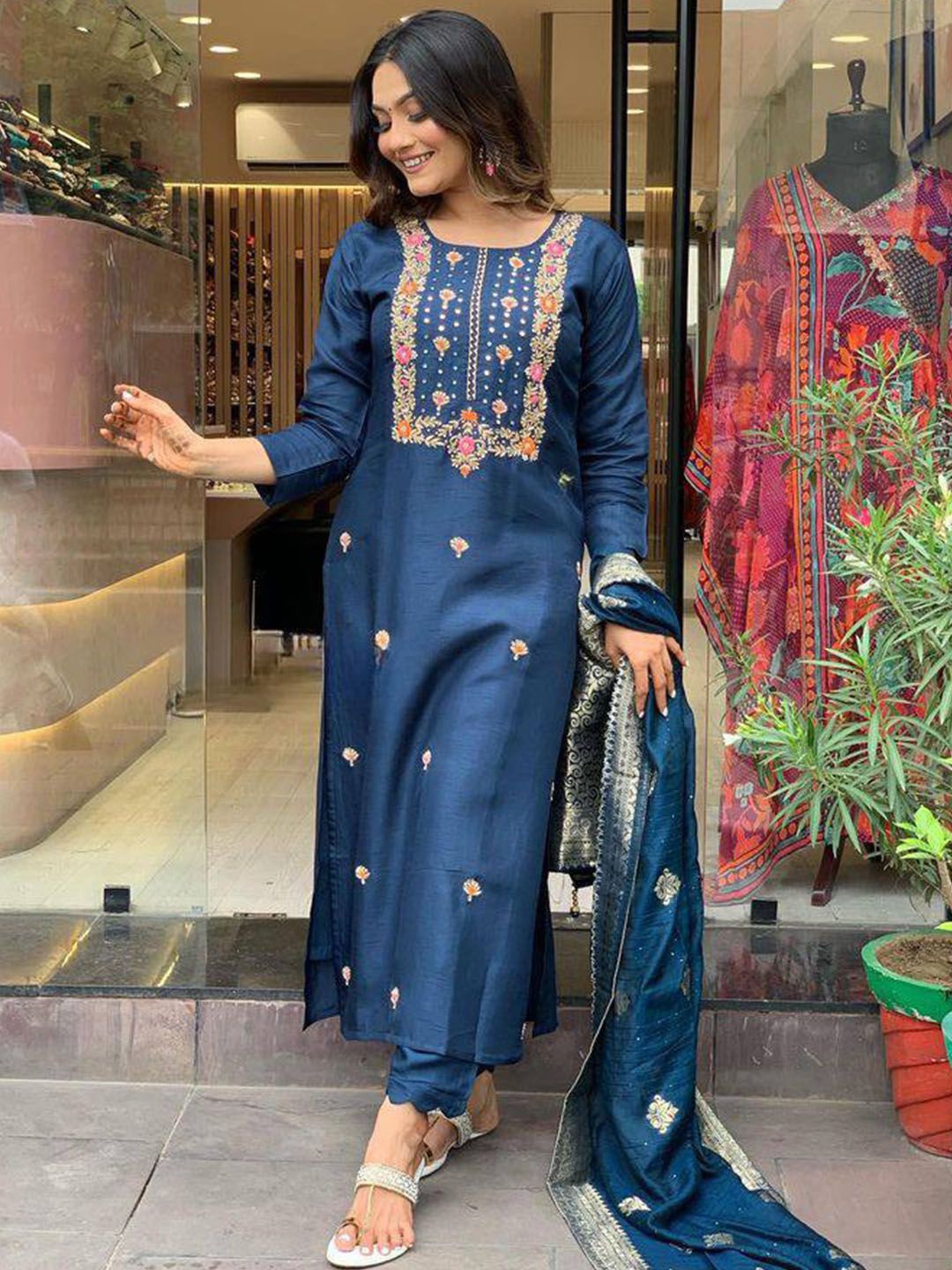 

BLACK SCISSOR Purvi Floral Embroidered Sequinned Straight Kurta With Trousers & Dupatta, Navy blue