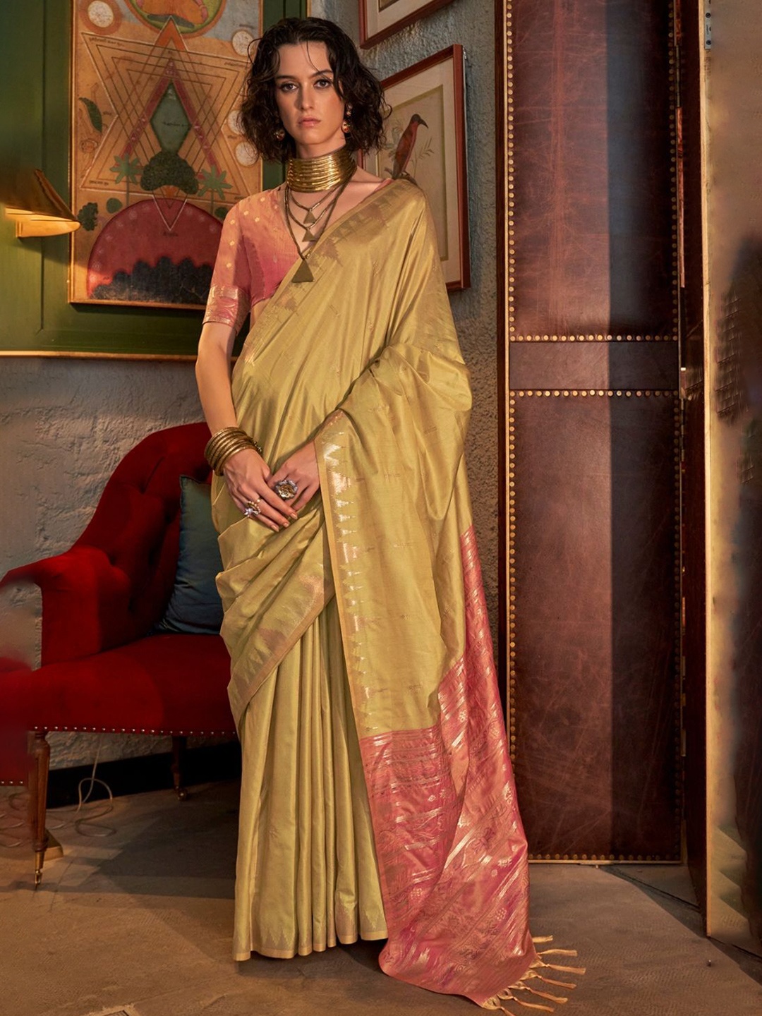 

BLENDIFY Women Woven Design Zari Banarasi Saree, Yellow