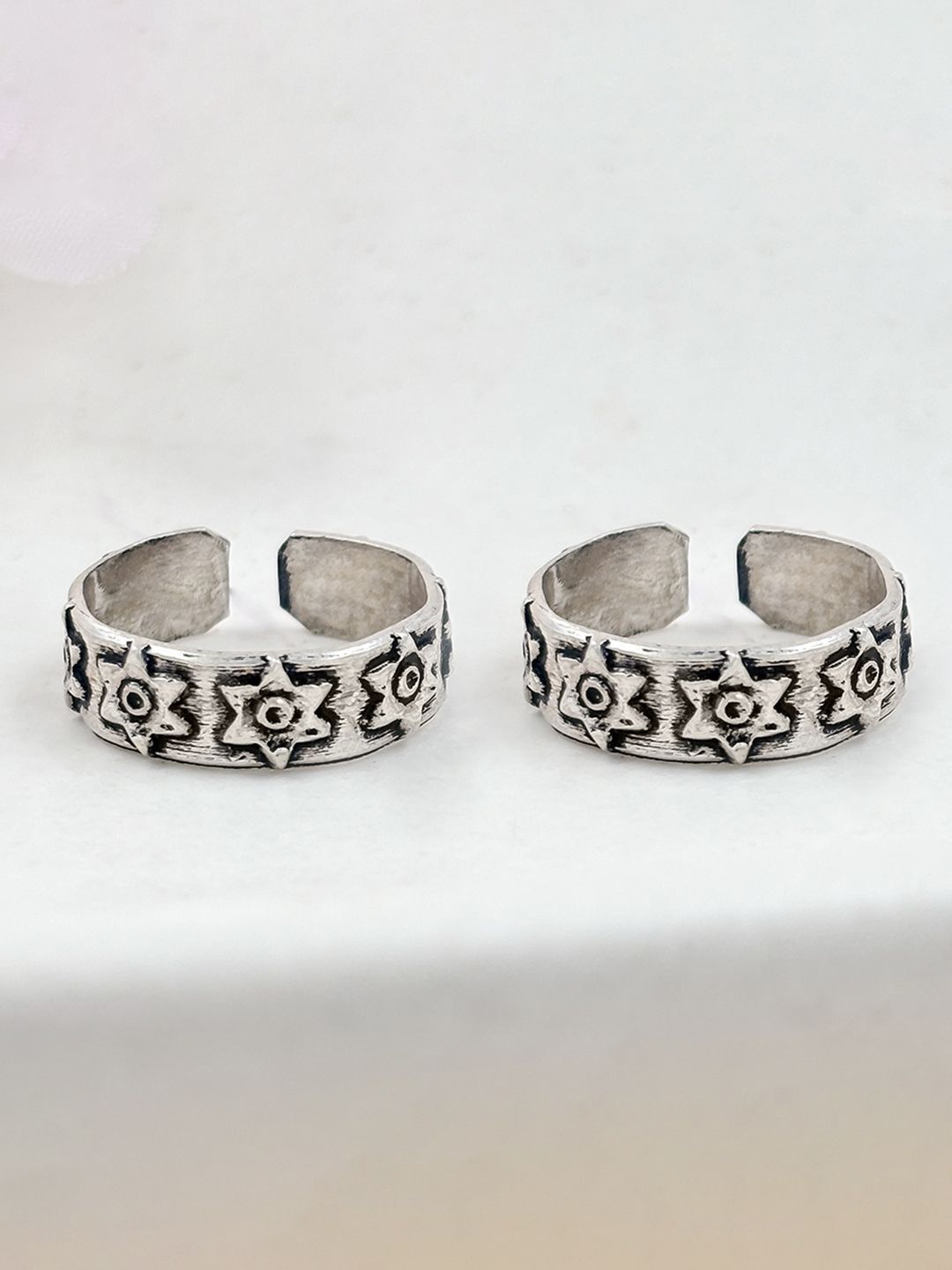 

Unniyarcha 92.5 Silver Toe Rings