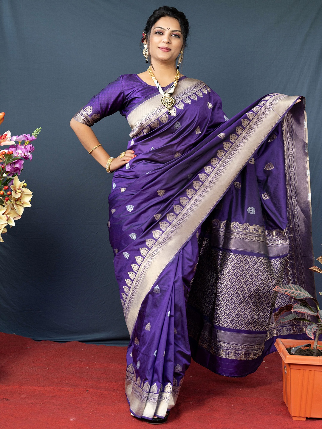 

Kandora Woven Design Zari Pure Silk Banarasi Saree, Purple