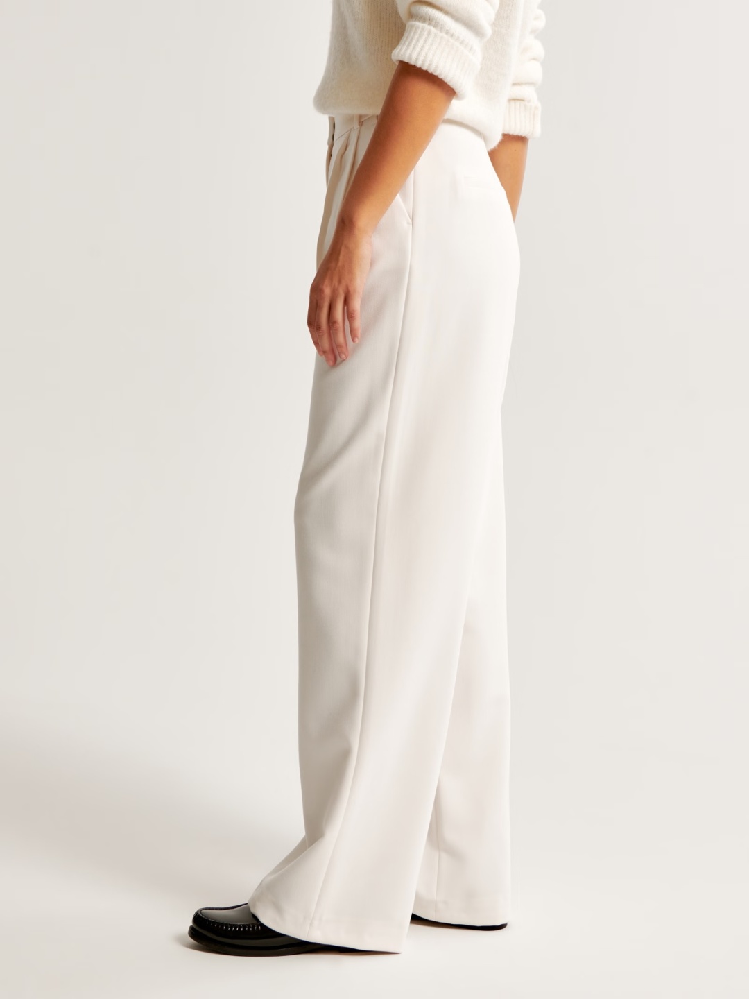 

FNOCKS Women Relaxed Fit High-Rise Lint Free Pleated Trousers, White