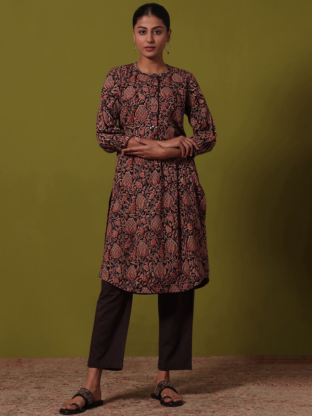 

Folk Floral Printed Round Neck Pure Cotton Straight Kurta, Brown