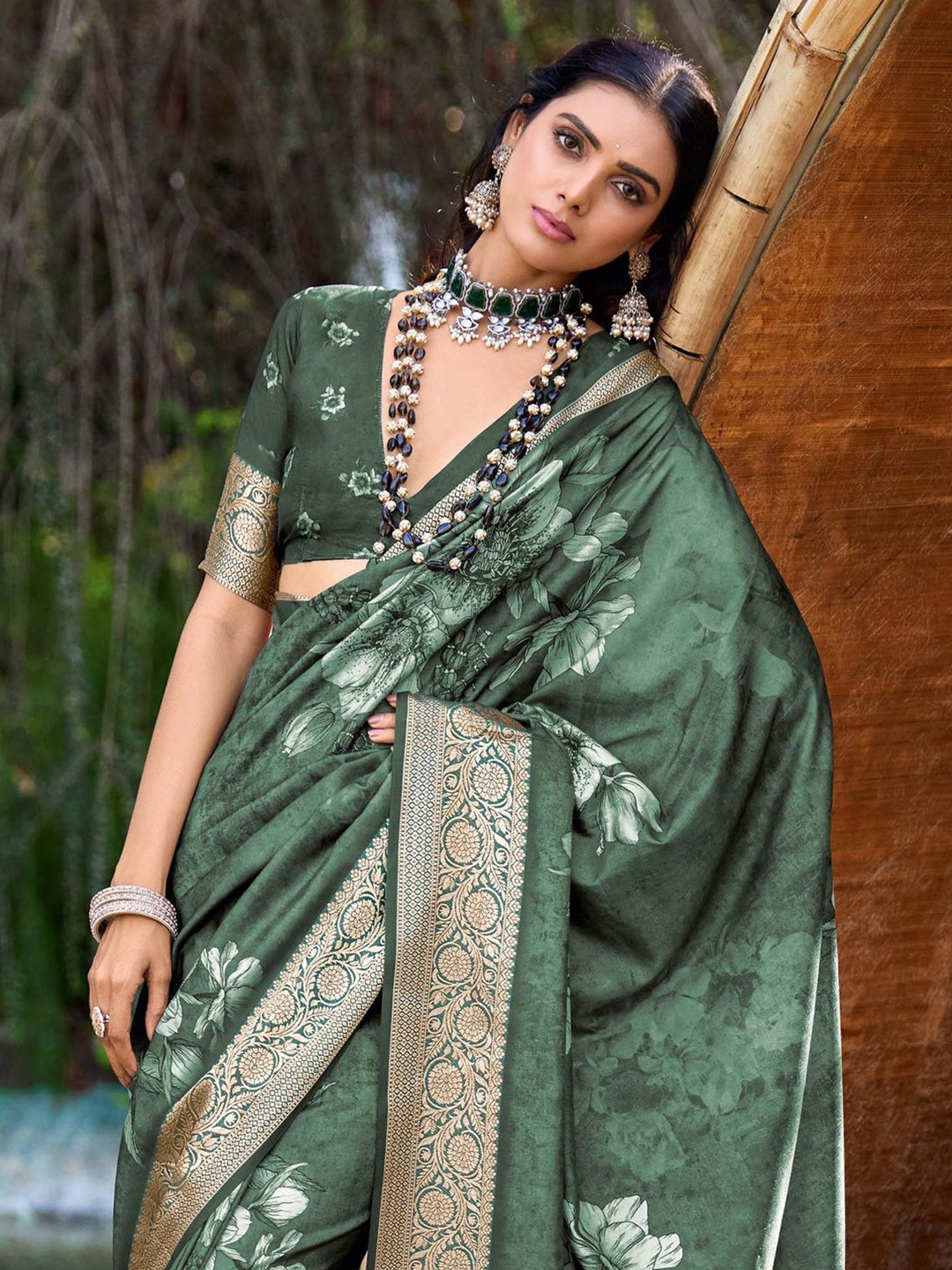 

Saree mall Floral Silk Blend Tussar Sarees, Green