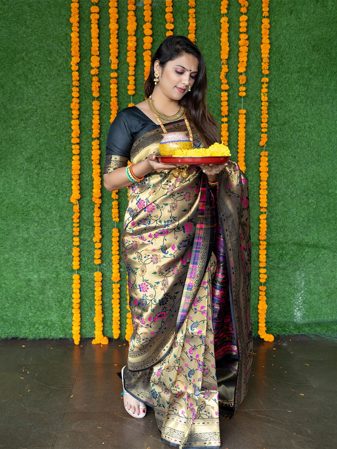 

Kandora Floral Woven Design Zari Pure Silk Paithani Saree, Black
