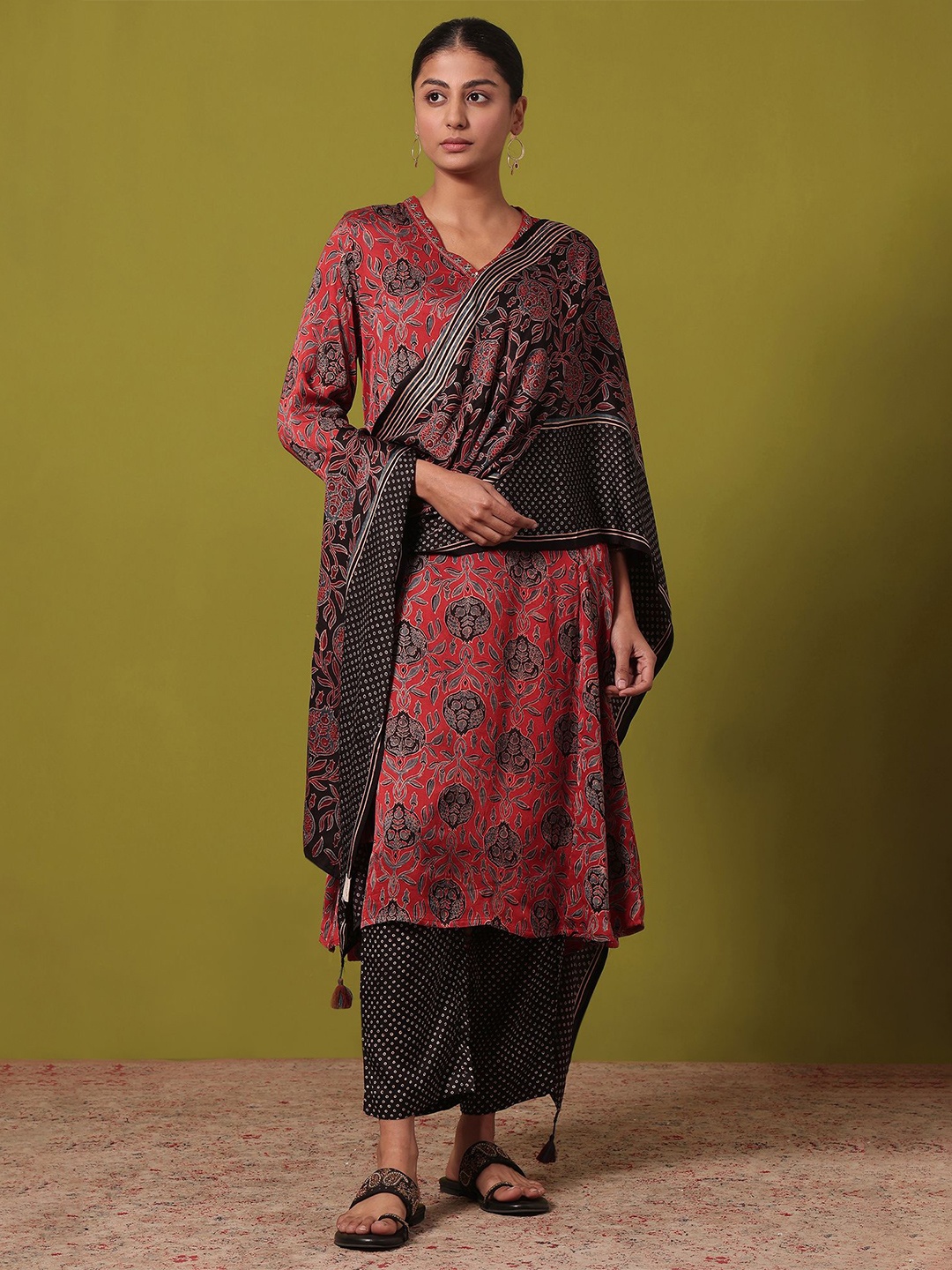 

Folk Song Printed Viscose Rayon Dupatta, Black