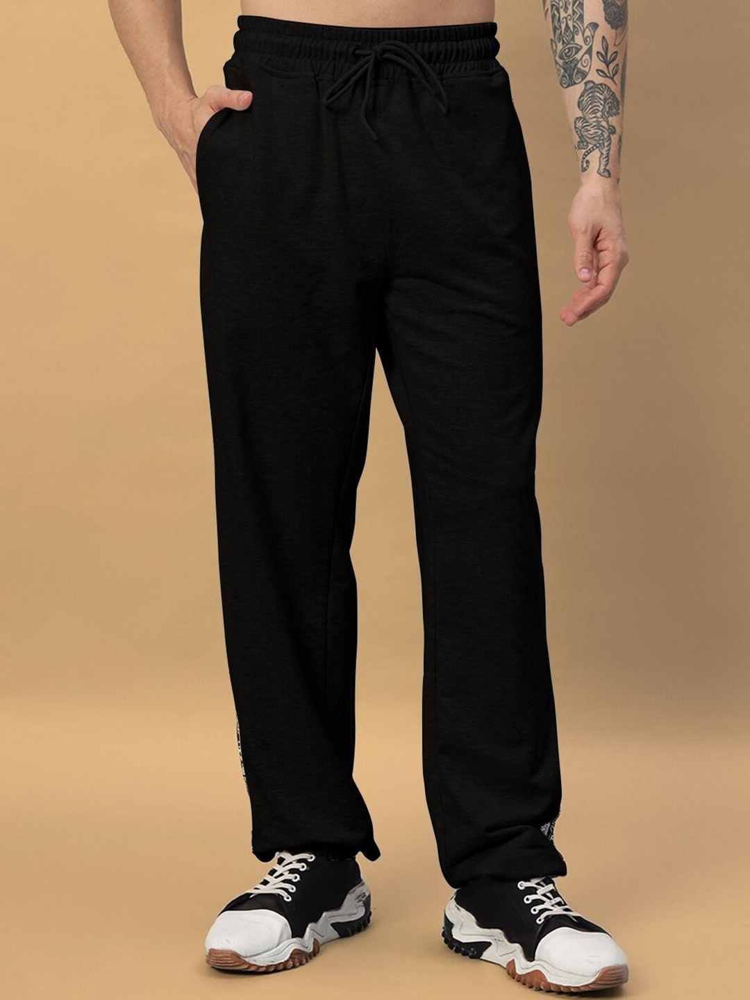 

WEARDUDS Men BOOGIE Printed Mid Rise Relaxed Fit Trousers, Black
