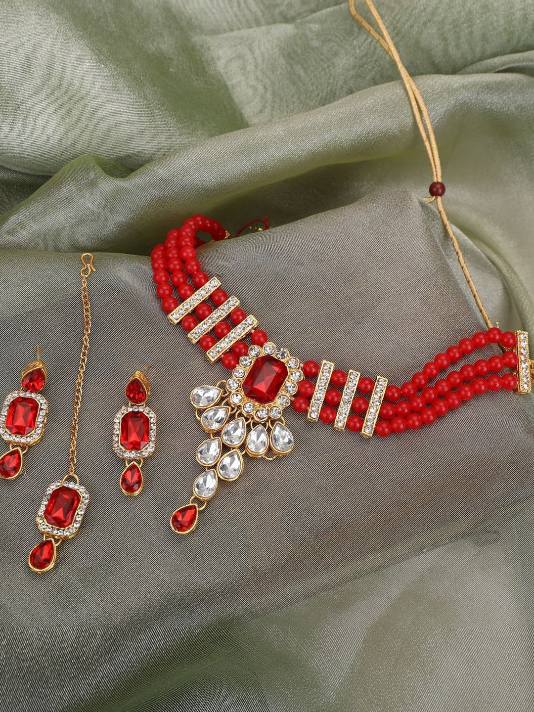 

EVY Gold-Plated Kundan Studded Choker Necklace With Earrings and Mang Tika, Red