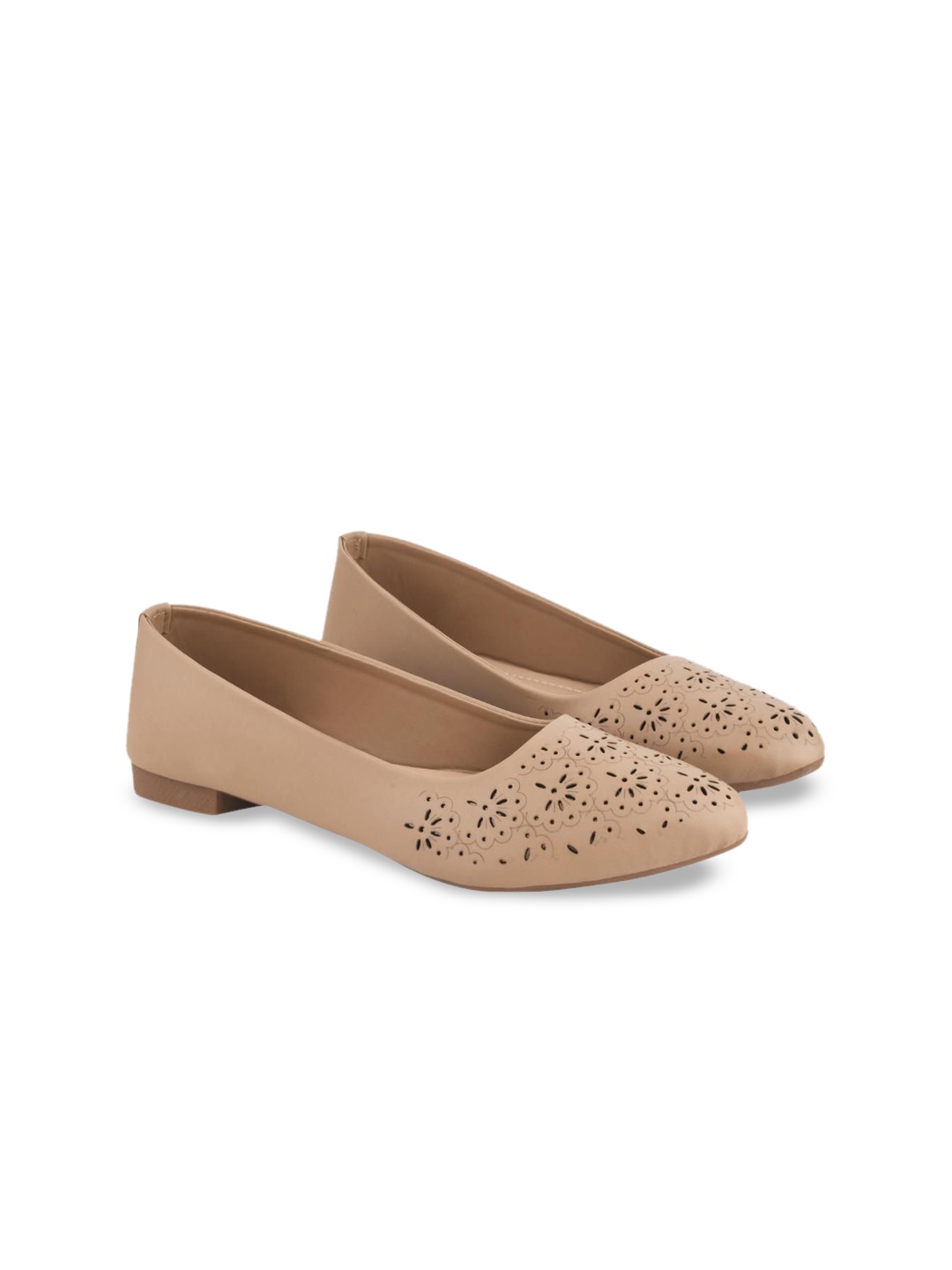 

Shoetopia Girls Ballerinas with Laser Cuts Flats, Cream