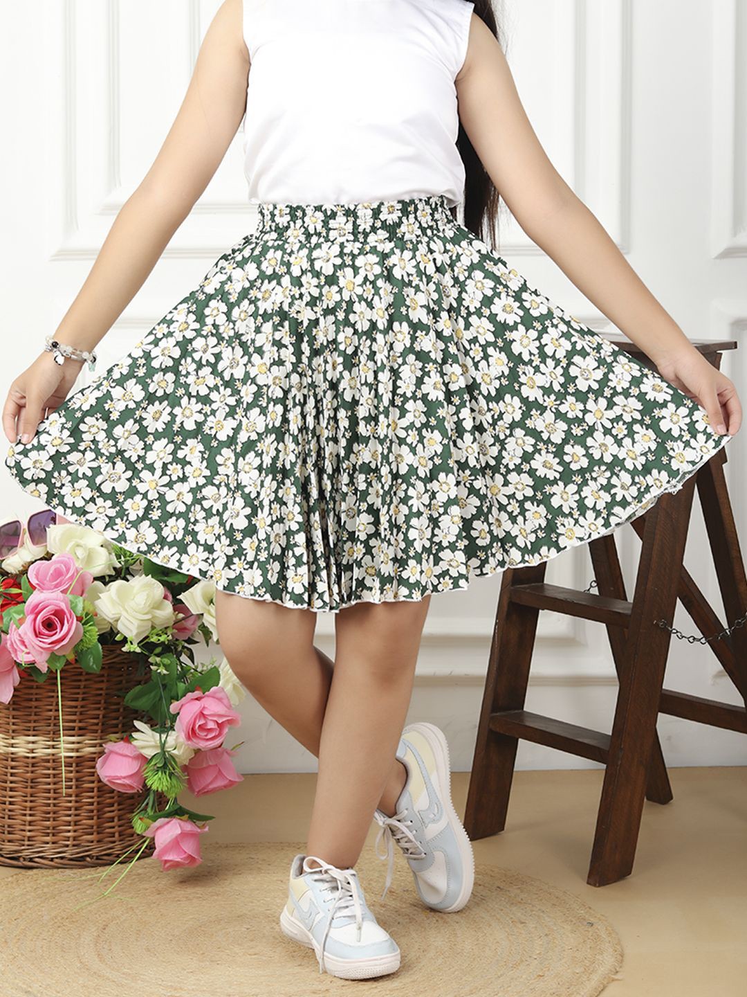 

Ishti Girls Floral Printed Knee-Length Skirt, Green