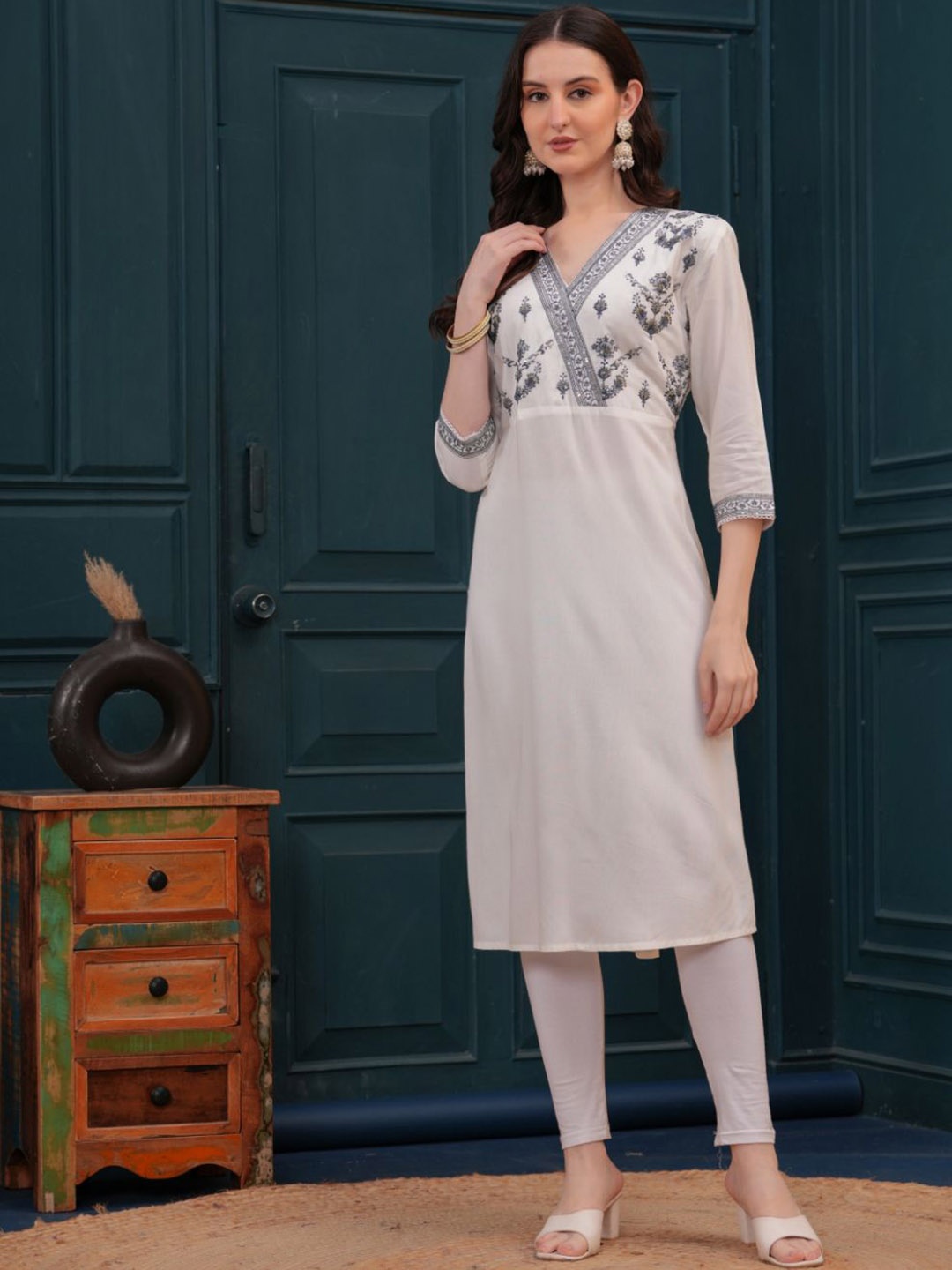 

HIGHLIGHT FASHION EXPORT Floral Embroidered V-Neck Sequinned A-Line Kurta, Grey