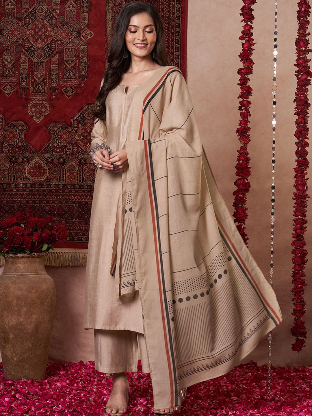 

DIVASTRI Raja Saab Notch Neck Straight Kurta With Trouser & Dupatta, Beige
