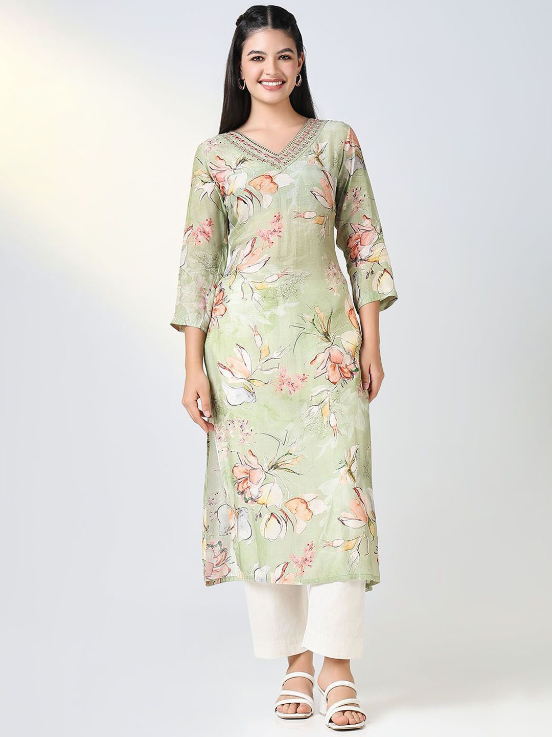 

SHOWOFF Floral Printed V-Neck Mirror Work Straight Kurtas, Green