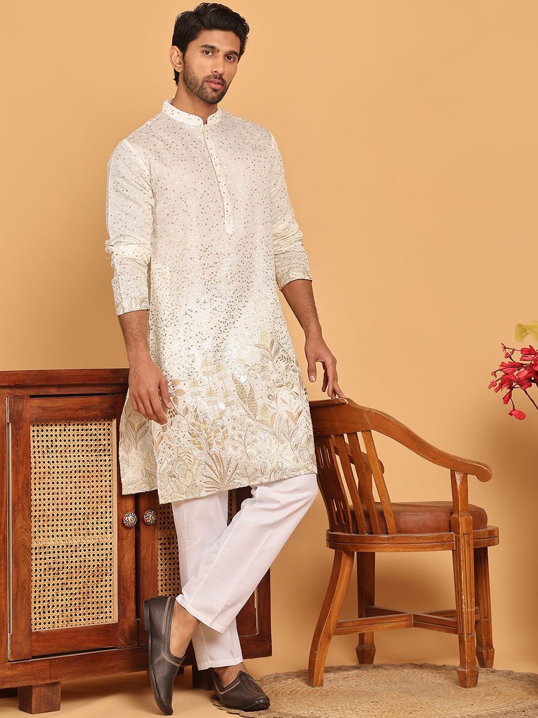 

Jompers Men Floral Embroidered Regular Sequinned Kurta with Pyjamas, Gold