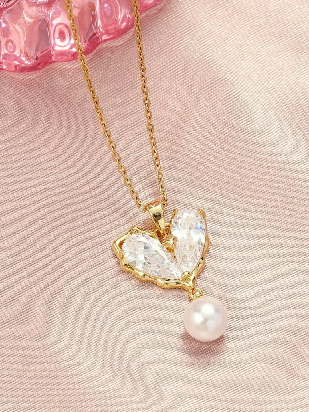 

SALTY Charming Stone Heart Pearl Neck Chain For Women & Girls, Gold