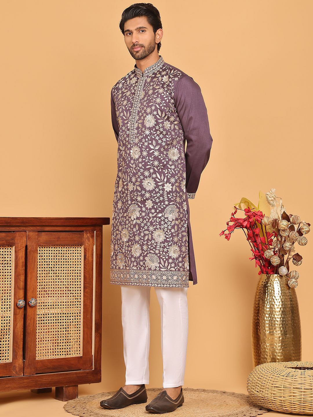 

Jompers Floral Embroidered Silk Blend Mandarin Collar Straight Kurta With Pyjamas, Purple