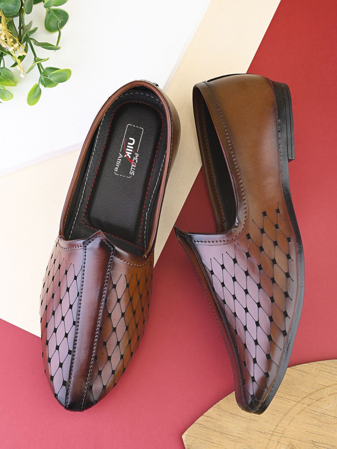 

IMCOLUS Men Woven Design Lightweight Mojaris, Brown