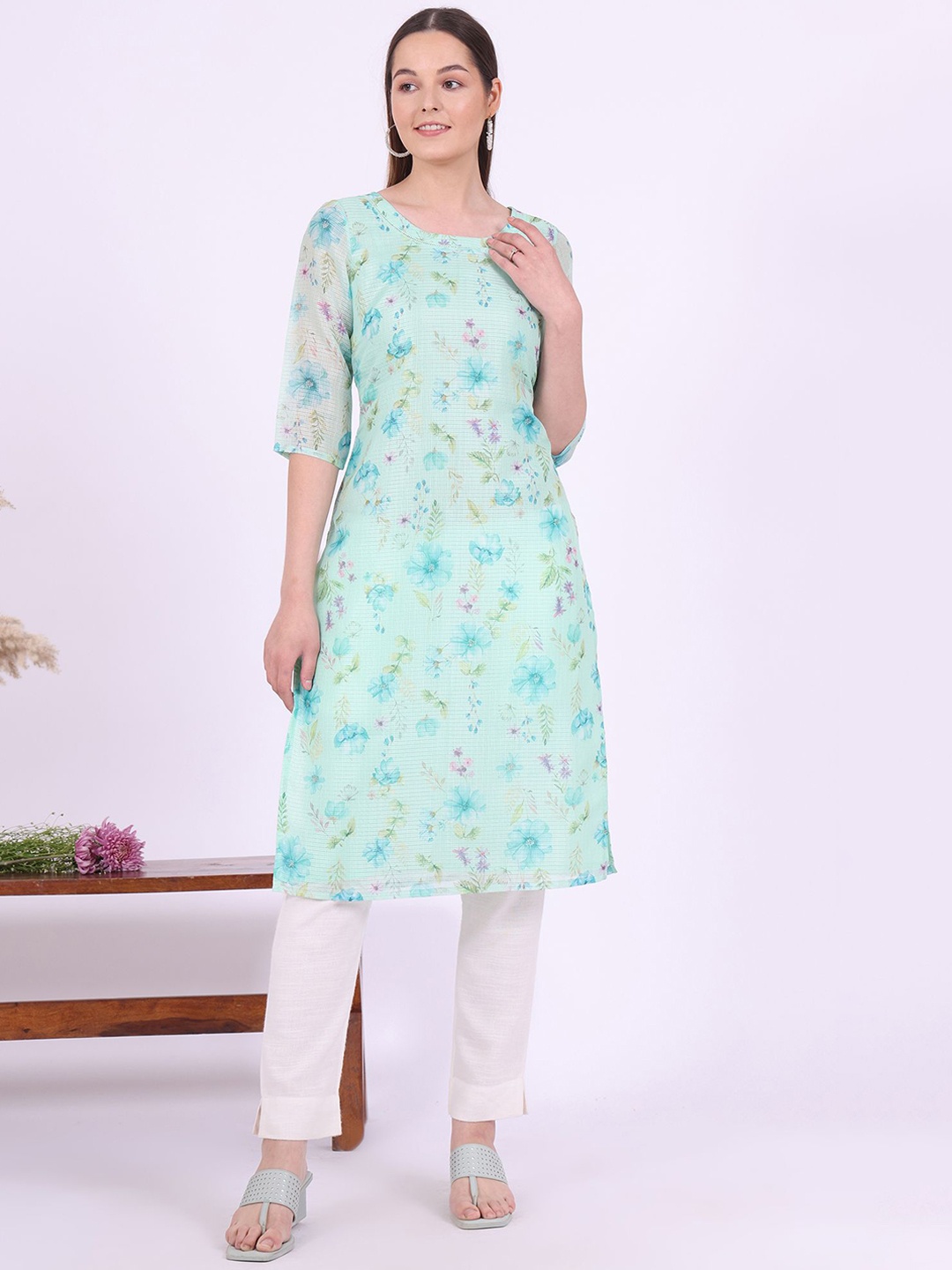 

AURELIA Floral Printed Round Neck Thread Work Straight Kurta, Green