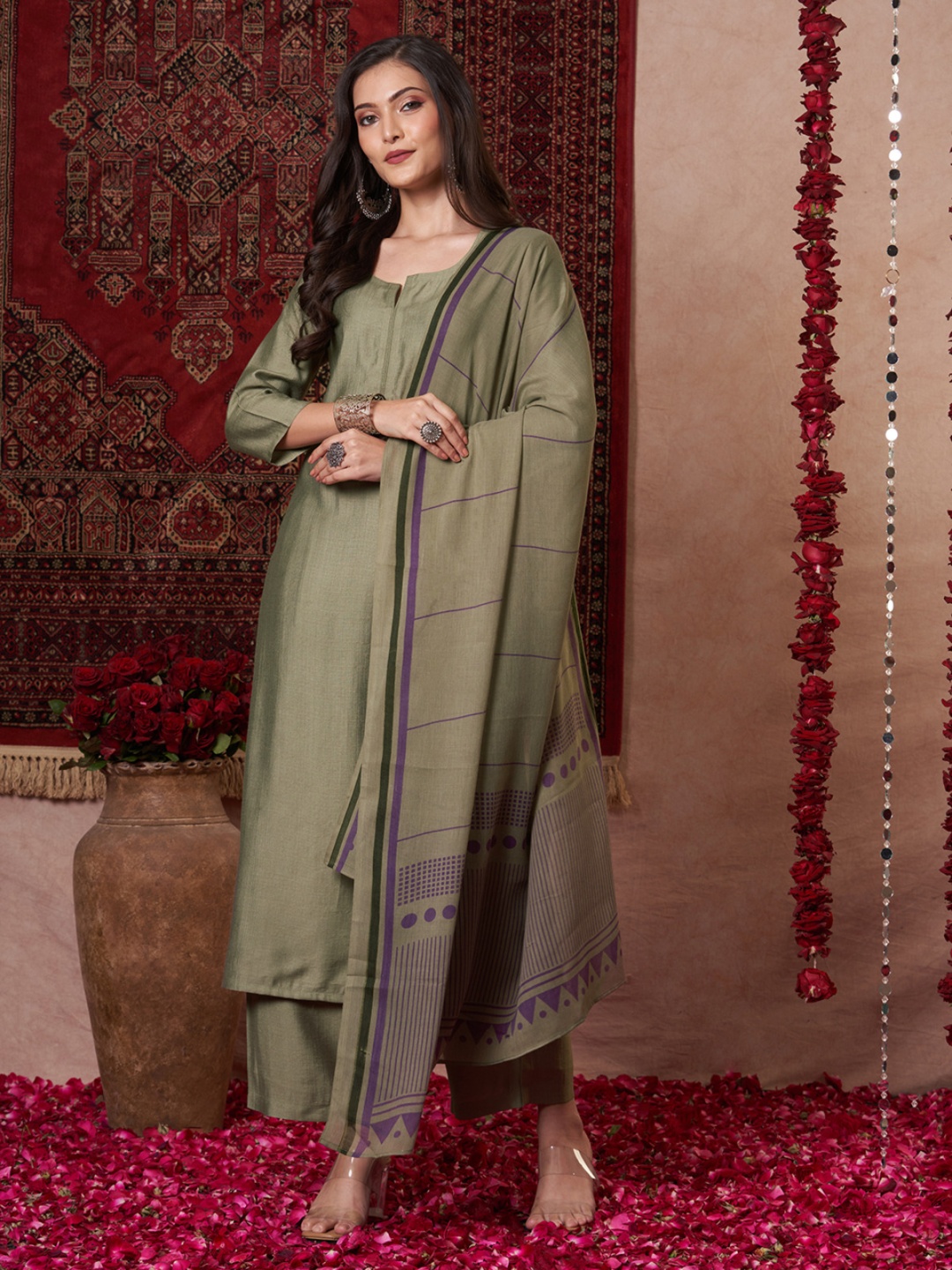 

DIVASTRI Notch Neck Straight Kurta With Palazzos & Dupatta, Green