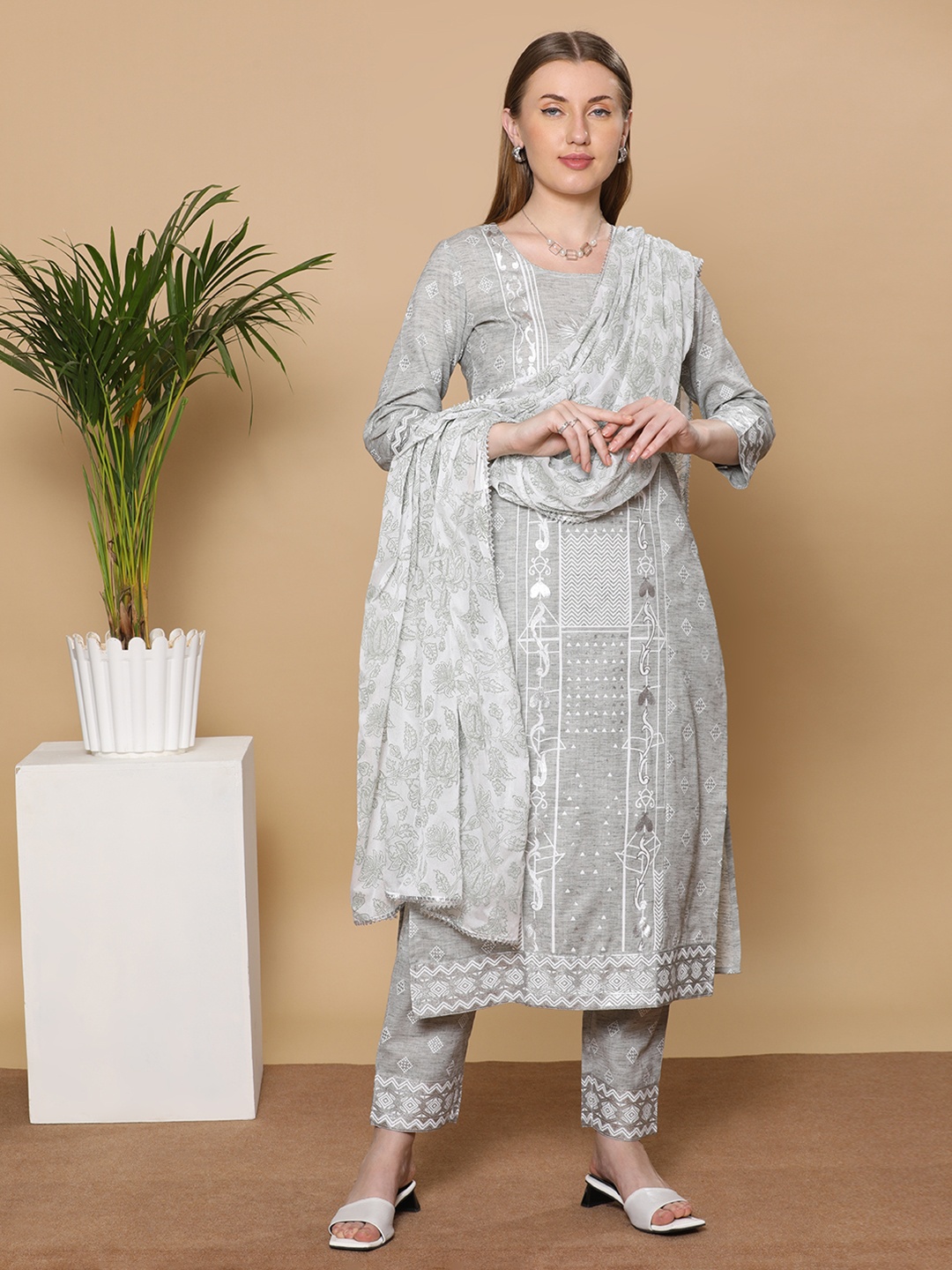 

DUMMY SHAPE Floral Printed Regular Kurta with Trouser & Dupatta, Grey melange