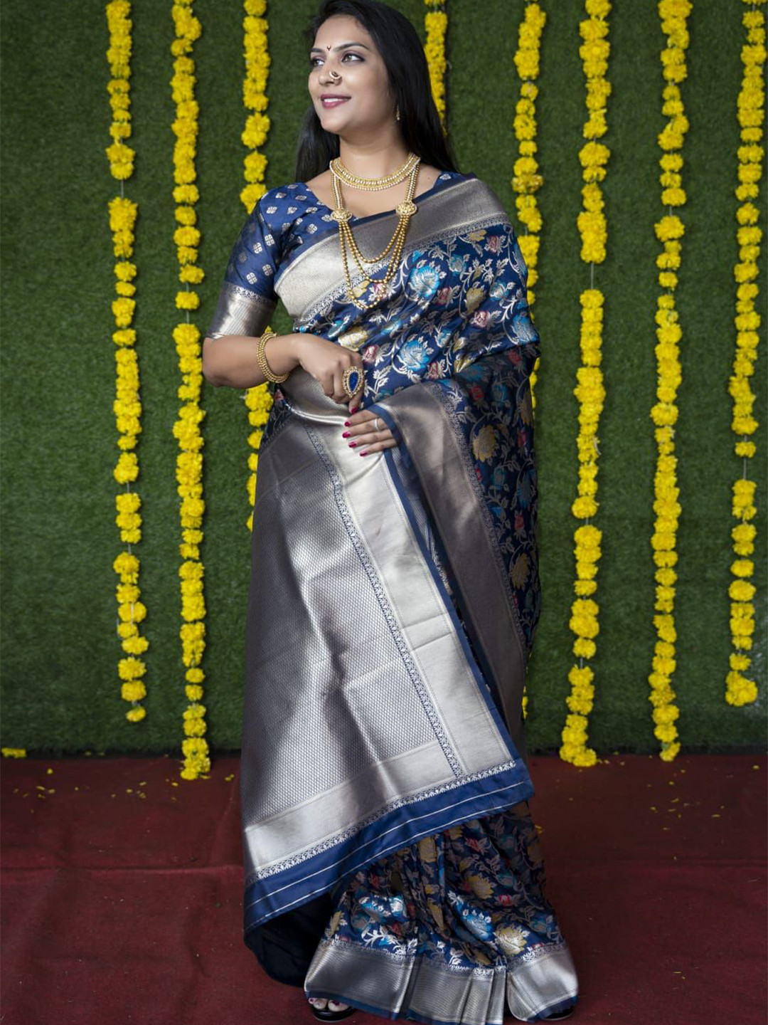 

Kandora Floral Zari Pure Silk Banarasi Saree, Navy blue