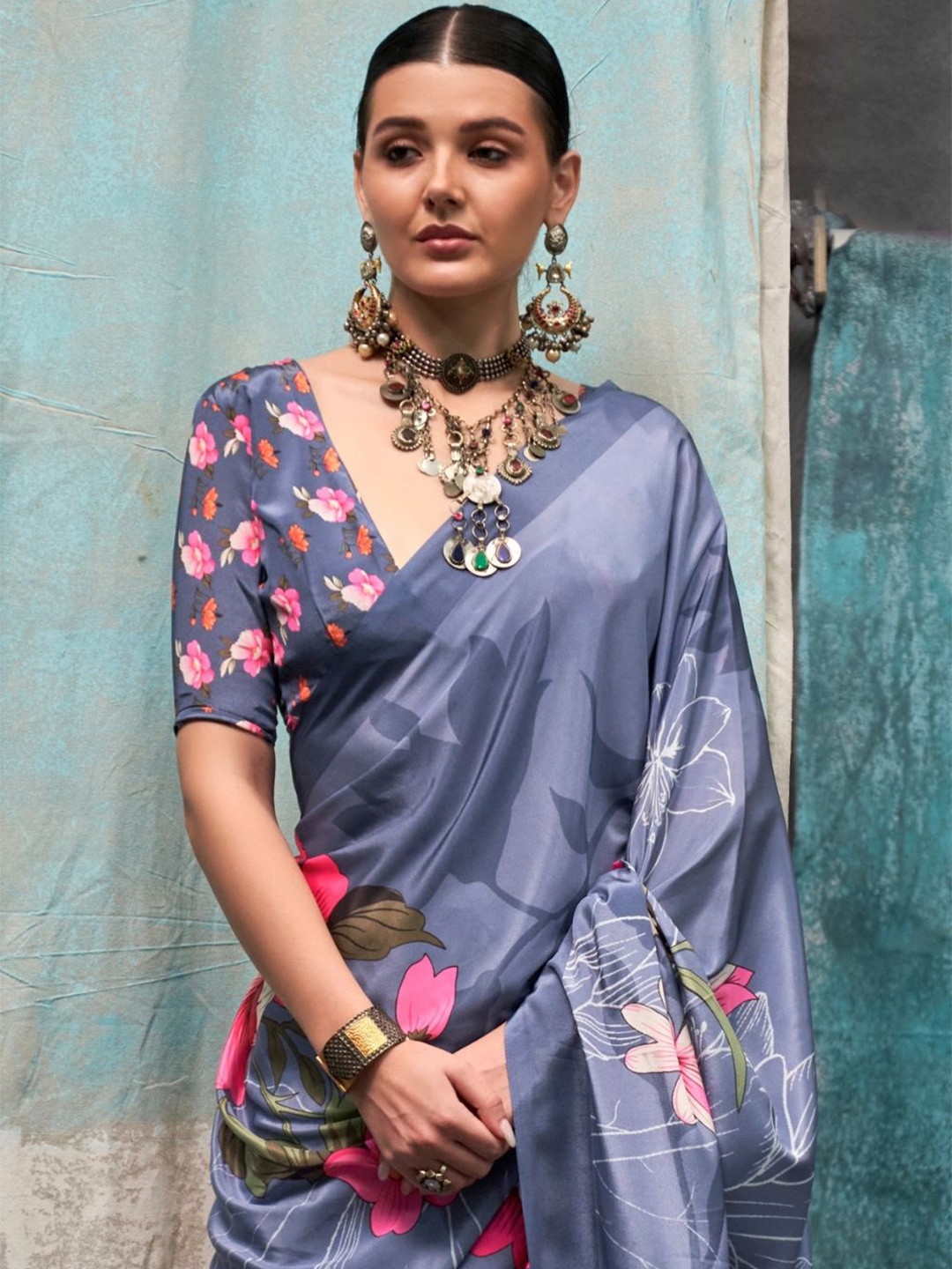 

BLENDIFY Floral Printed Pure Crepe Saree, Grey