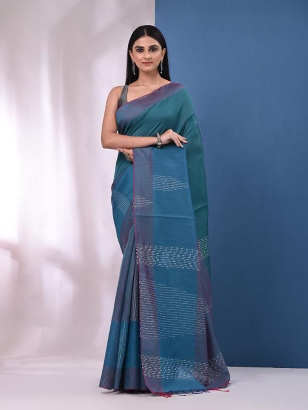 

VIBHAVARI Saree with Blouse Piece, Green