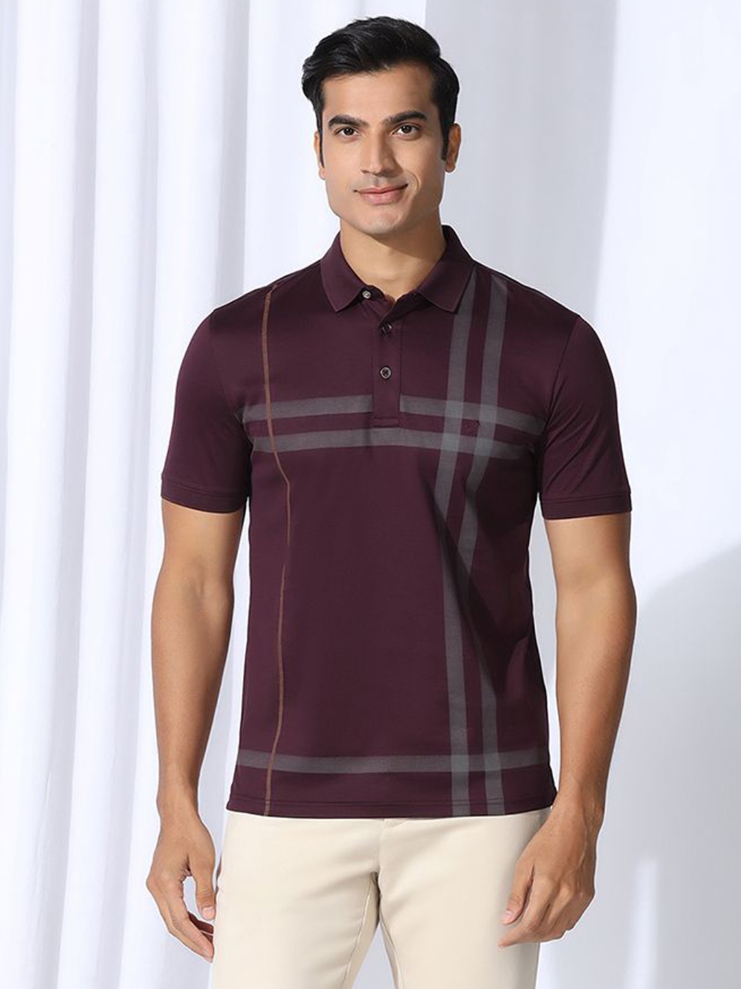 

Blackberrys Men Checked Polo Collar Applique Slim Fit T-shirt, Maroon