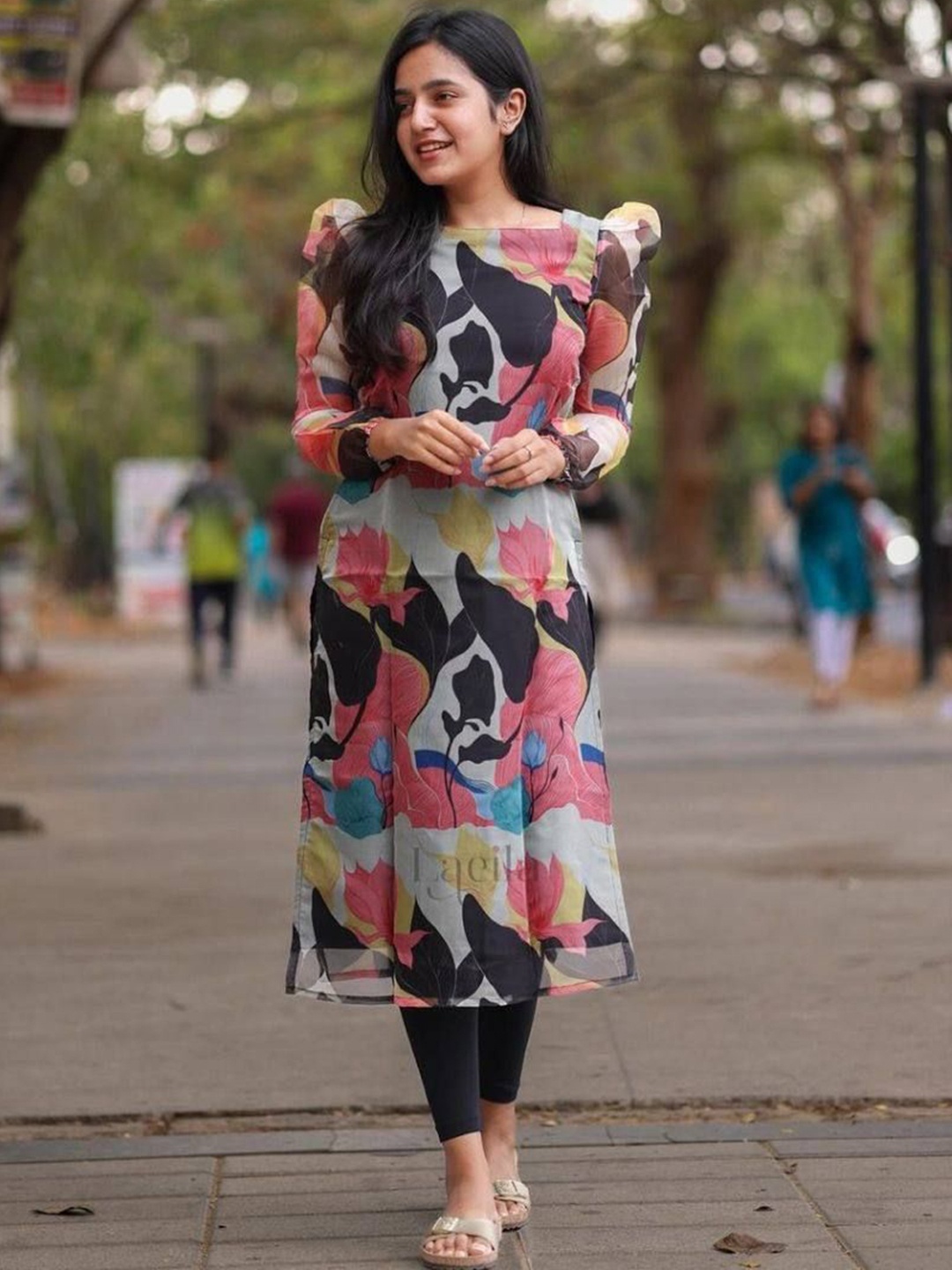 

Rujave Floral Printed Square Neck Organza Straight Kurta, Black
