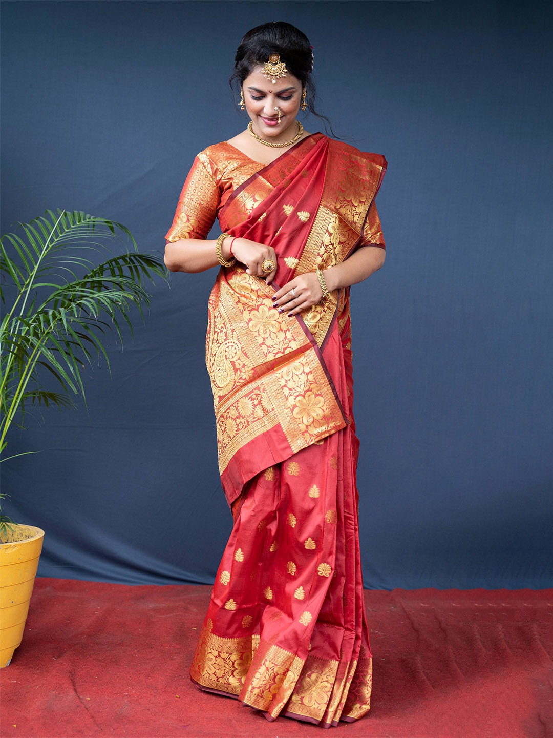 

Kandora Woven Design Zari Pure Silk Paithani Saree, Red