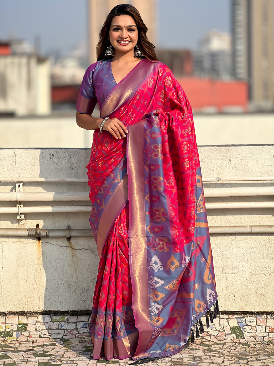 

Vintro Zari Pure Silk Patola Saree with Meenakari Ikkat Weaves, Red